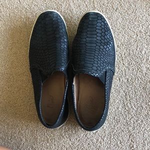 joie textured slip on shoes